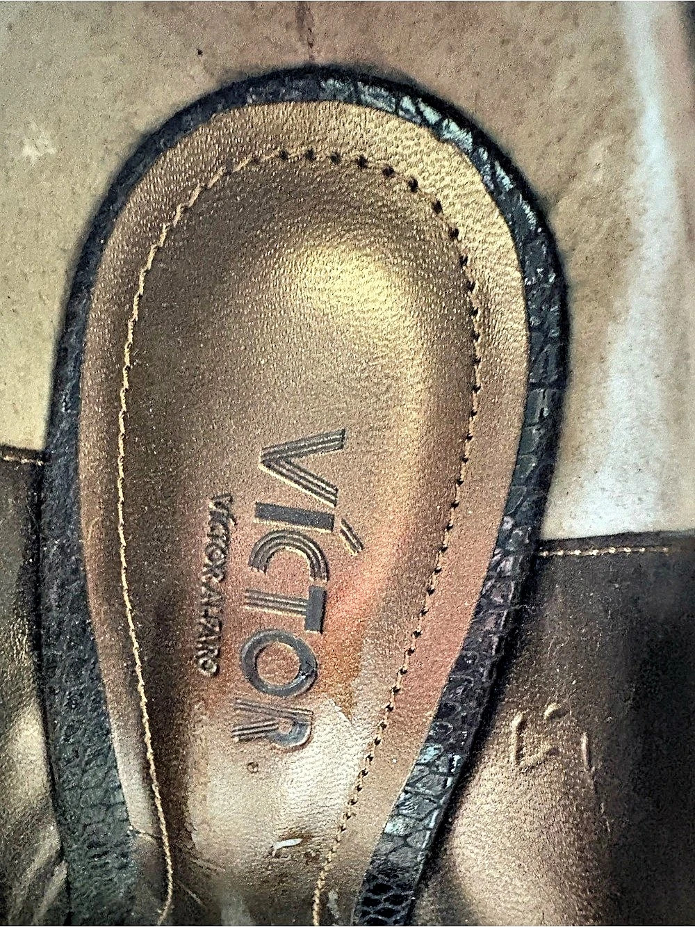 Victor Alfaro 7 1/2 Black Rounded-Toe Heels US - Picture 4 of 6